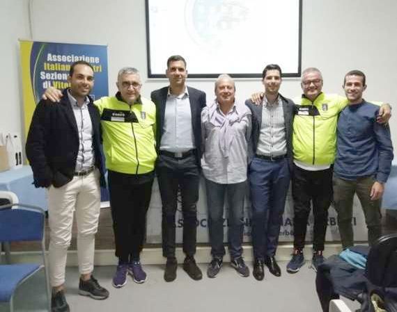 foto di gruppo con arbitri viterbesi